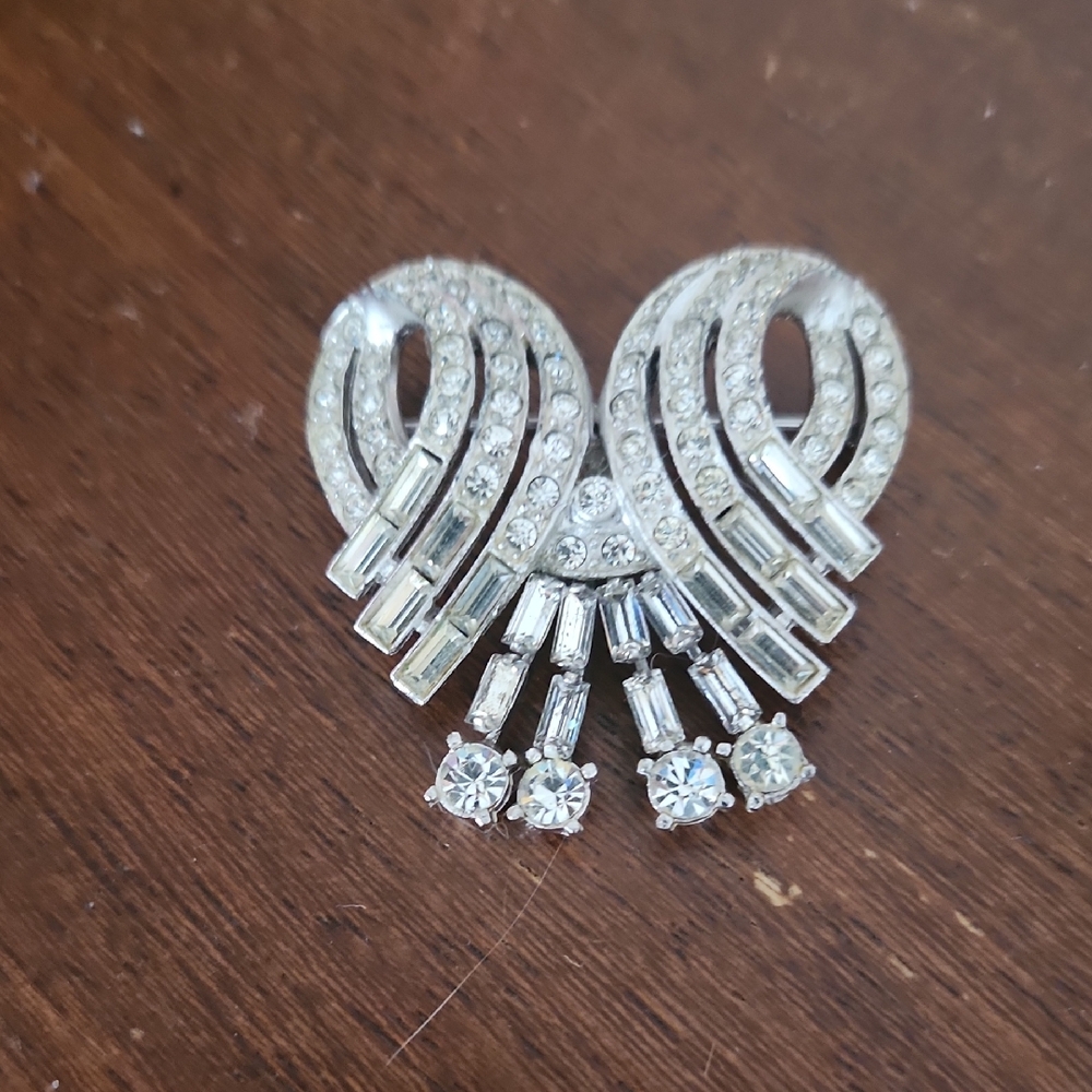 Pretty Vintage Winged Brooch